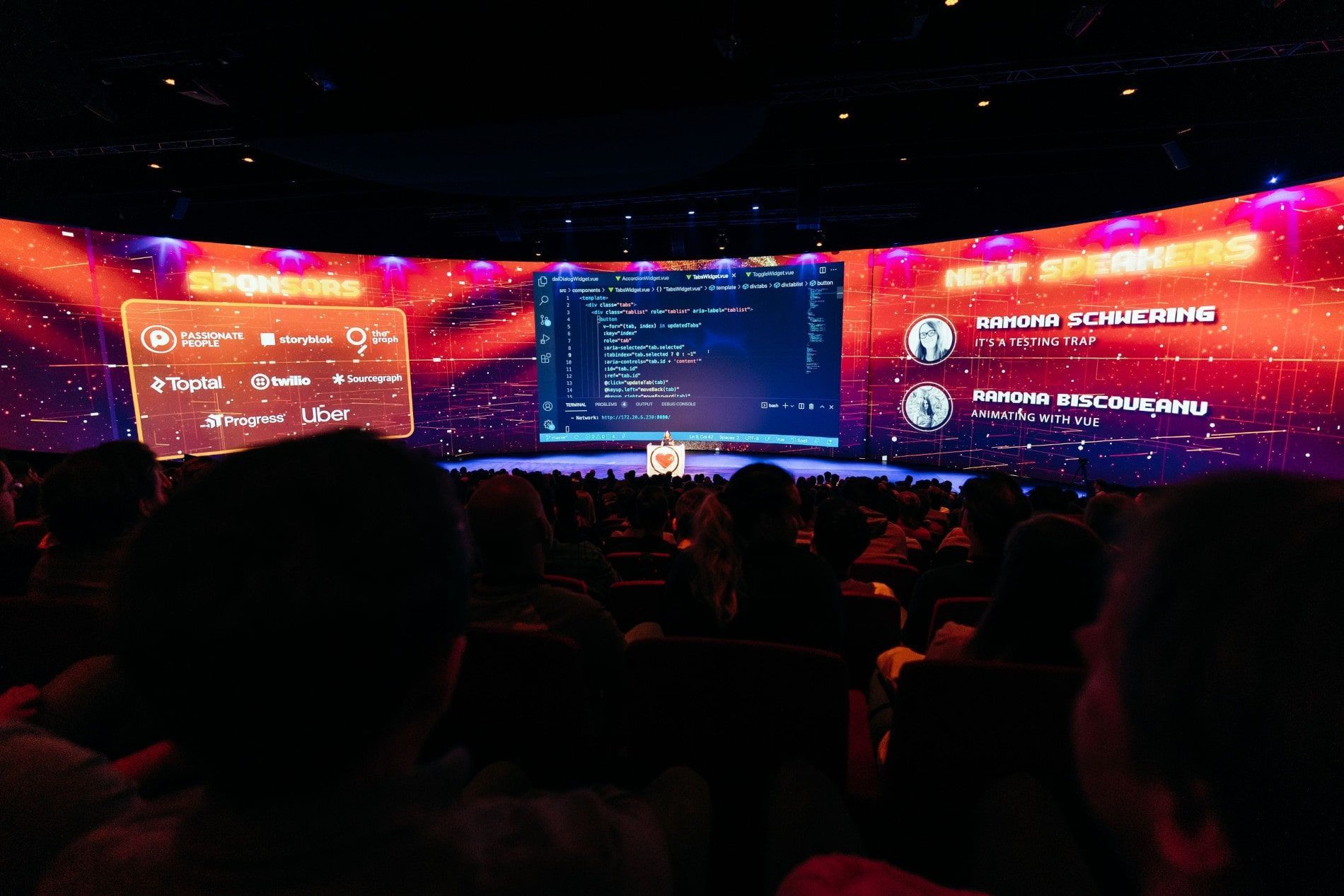 Picture of the gigantic Vue.js Amsterdam stage and screen